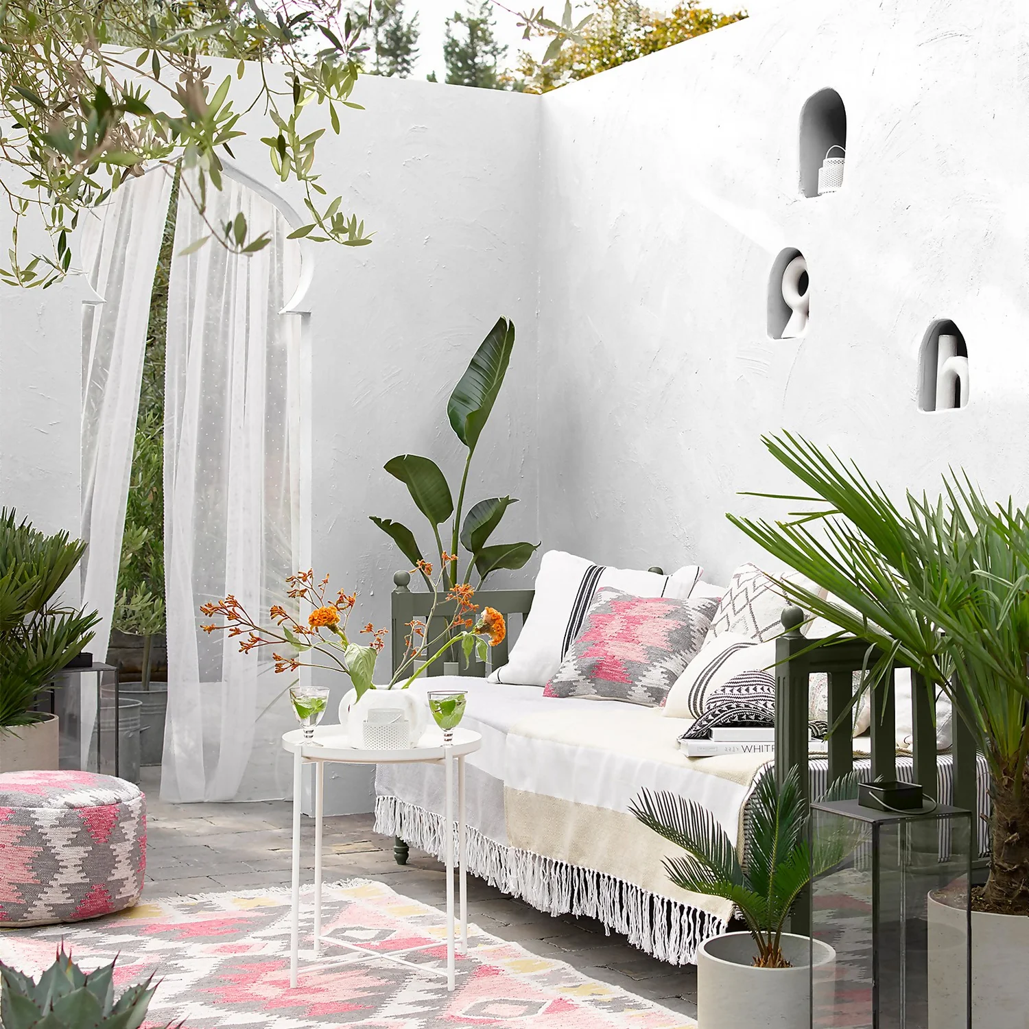 Sandtex® Ultra Smooth Masonry Paint Pure Brilliant White - 12L 3 Sandtex® Ultra Smooth Masonry Paint Pure Brilliant White - 12L - Image 3