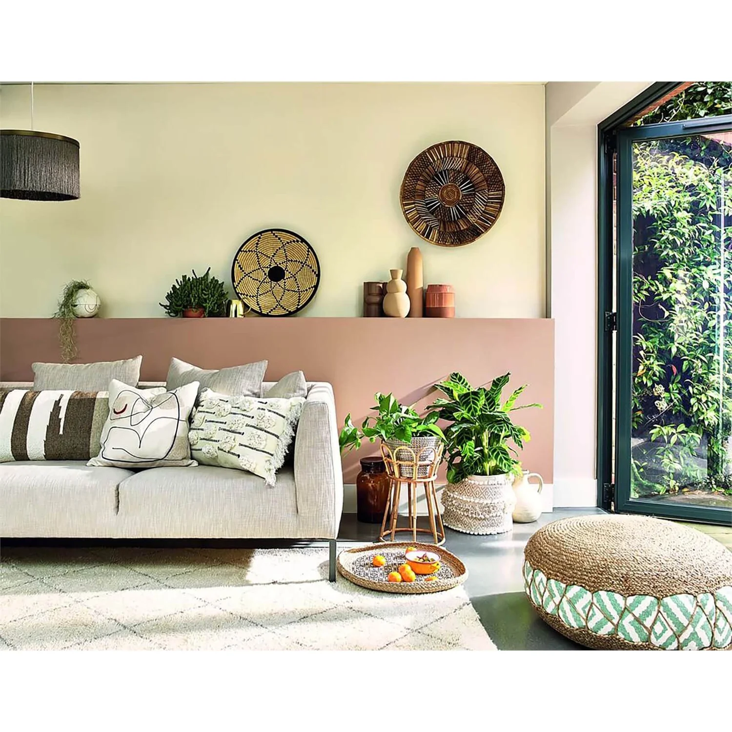 Dulux Silk Emulsion Paint Summer Linen - 2.5L 2 Dulux Silk Emulsion Paint Summer Linen - 2.5L - Image 2