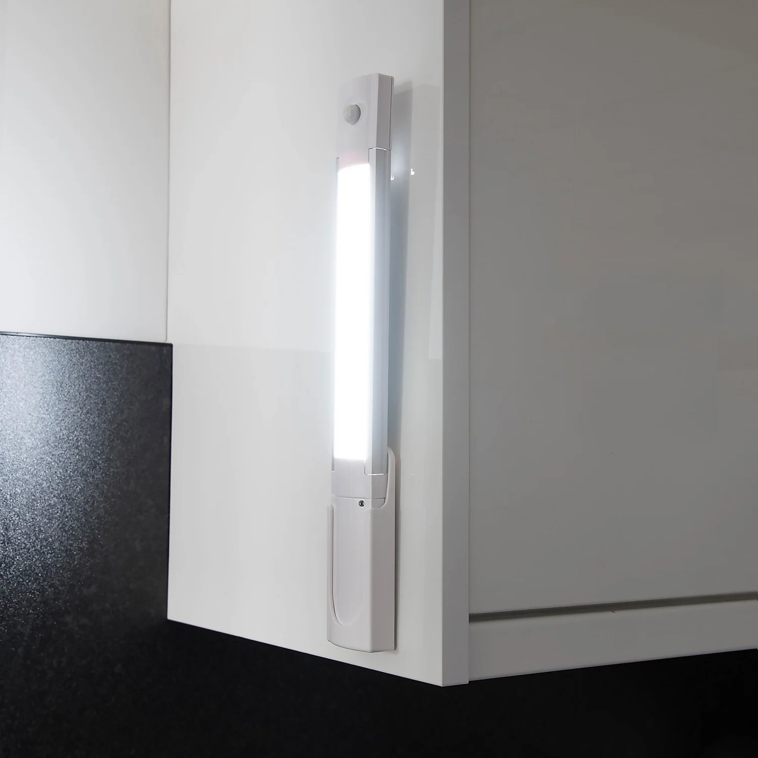 Arlec Lithium PIR LED Light Bar 28cm 4 Arlec Lithium PIR LED Light Bar 28cm - Image 4