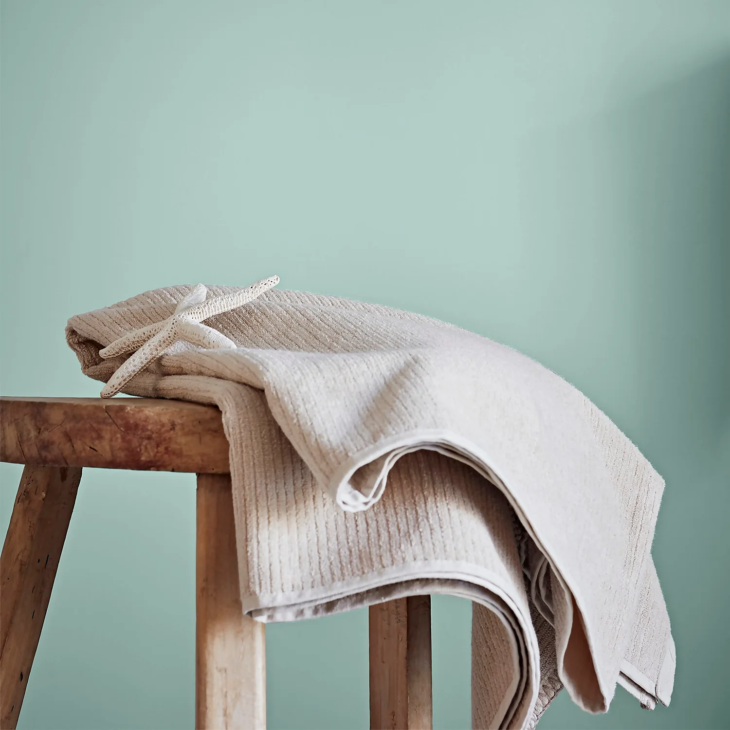 Crown Breatheasy Bathroom Mid Sheen Paint Soft Duck Egg - Tester 40ml 3 Crown Breatheasy Bathroom Mid Sheen Paint Soft Duck Egg - Tester 40ml - Image 3