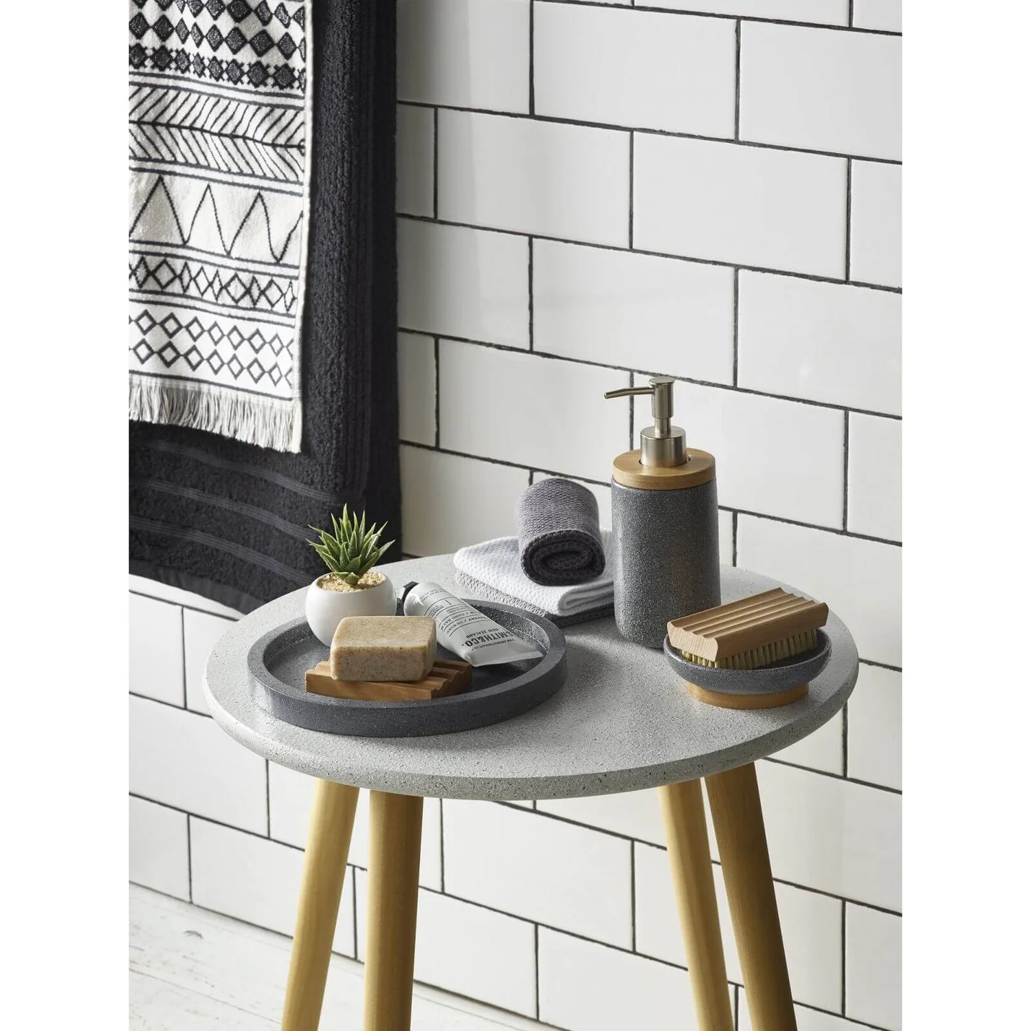 Craig & Rose Artisan Granite Spray Paint - Dark Grey - 400ml 3 Craig & Rose Artisan Granite Spray Paint - Dark Grey - 400ml - Image 3