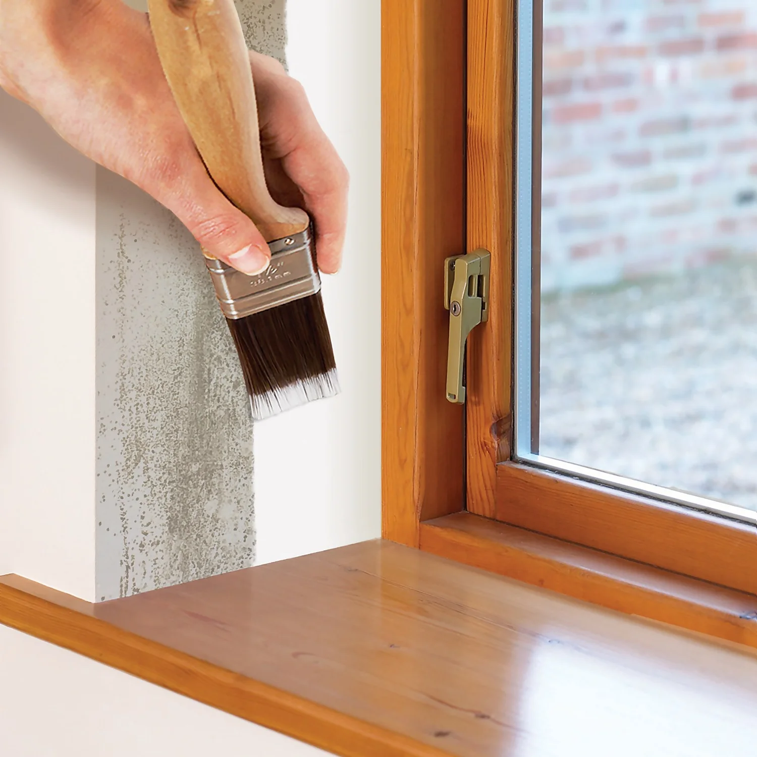 Ronseal White - One Coat Anti-Damp Paint - 2.5L 3 Ronseal White - One Coat Anti-Damp Paint - 2.5L - Image 3