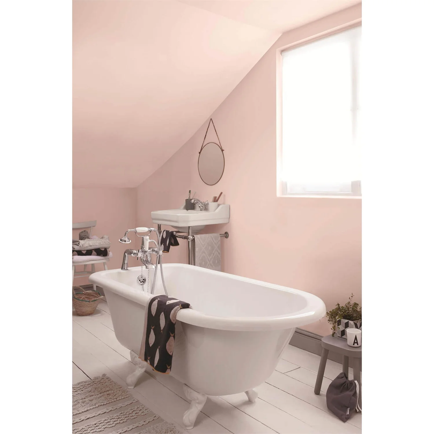Dulux Easycare Bathroom Blush Pink Tester Paint - 30ml 3 Dulux Easycare Bathroom Blush Pink Tester Paint - 30ml - Image 3