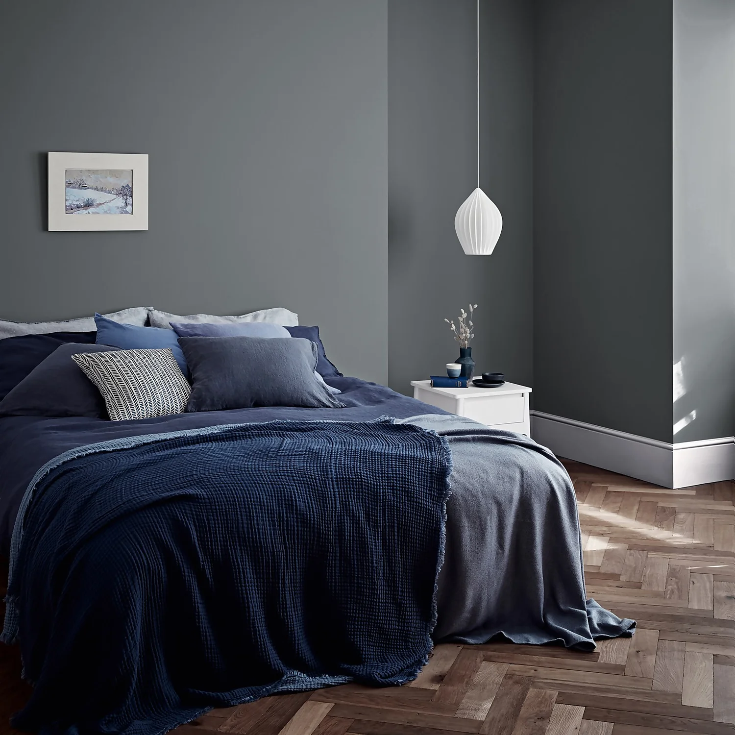 Crown Walls & Ceilings Matt Emulsion Paint City Break - 5L 2 Crown Walls & Ceilings Matt Emulsion Paint City Break - 5L - Image 2