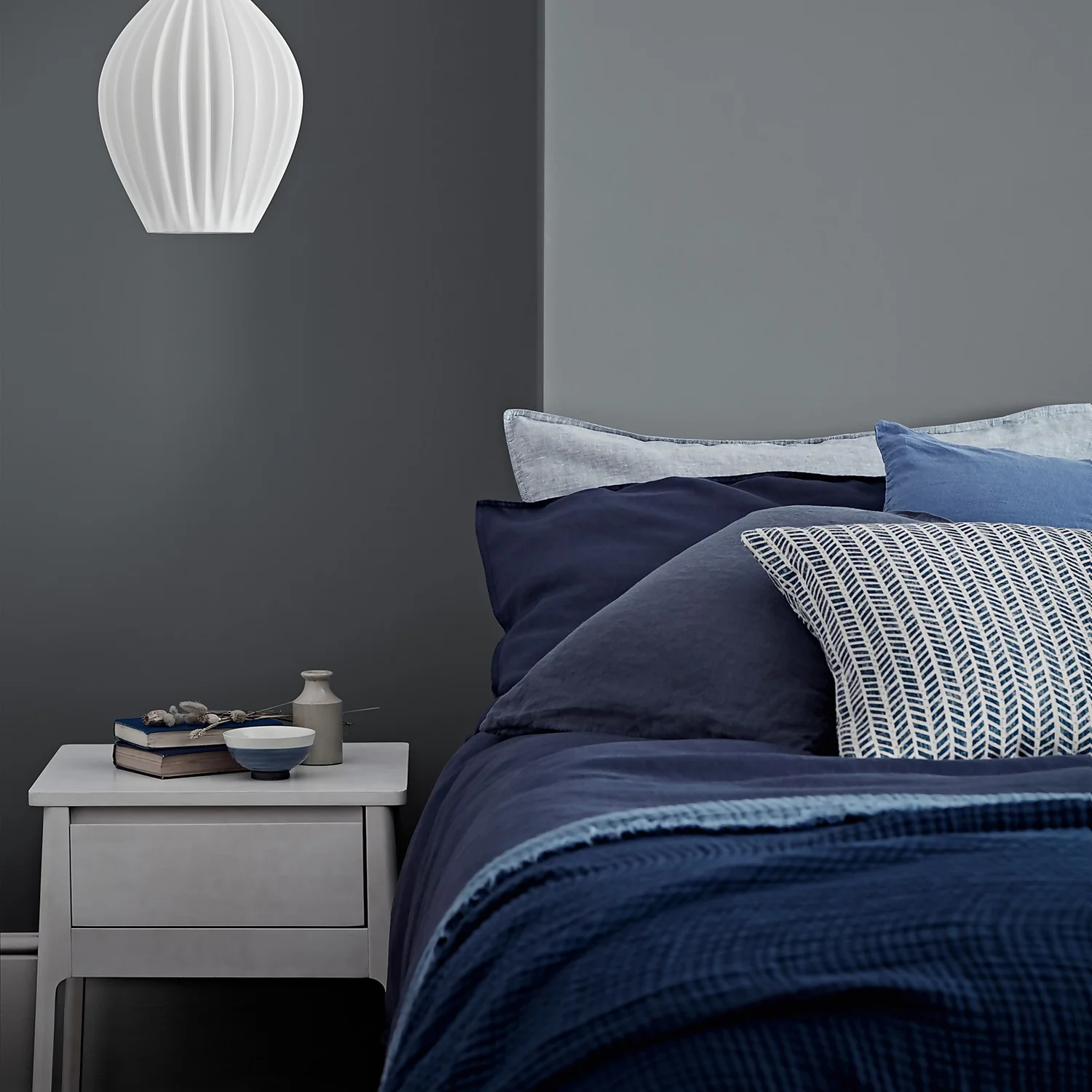 Crown Walls & Ceilings Matt Emulsion Paint City Break - 5L 3 Crown Walls & Ceilings Matt Emulsion Paint City Break - 5L - Image 3