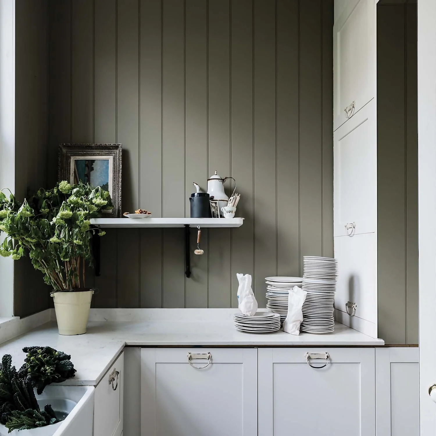 Farrow & Ball Modern Eggshell Paint Treron - 2.5L 2 Farrow & Ball Modern Eggshell Paint Treron - 2.5L - Image 2