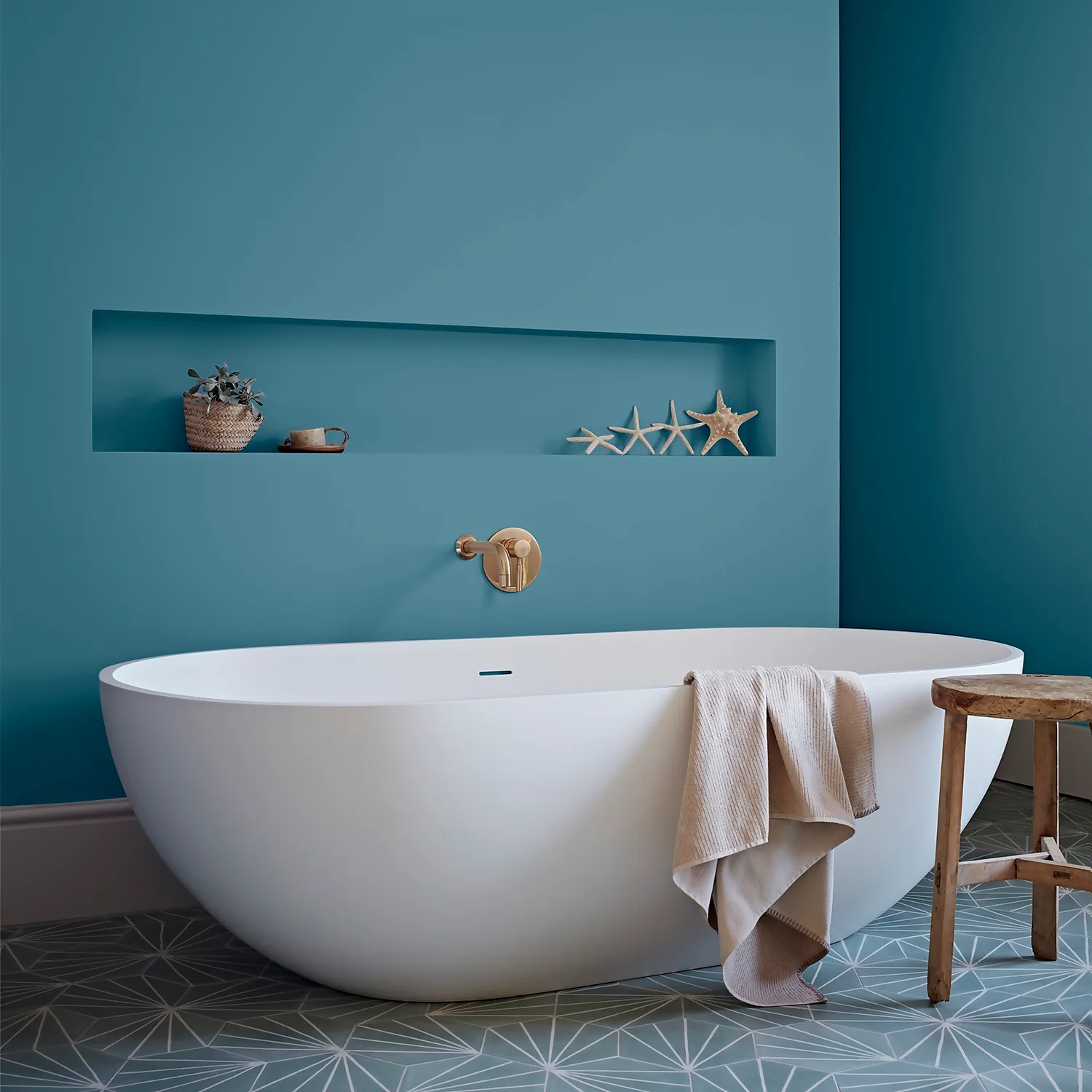 Crown Easyclean® Mouldguard+ Bathroom Mid Sheen Washable Multi Surface Paint Teal® - 2.5L 2 Crown Easyclean® Mouldguard+ Bathroom Mid Sheen Washable Multi Surface Paint Teal® - 2.5L - Image 2
