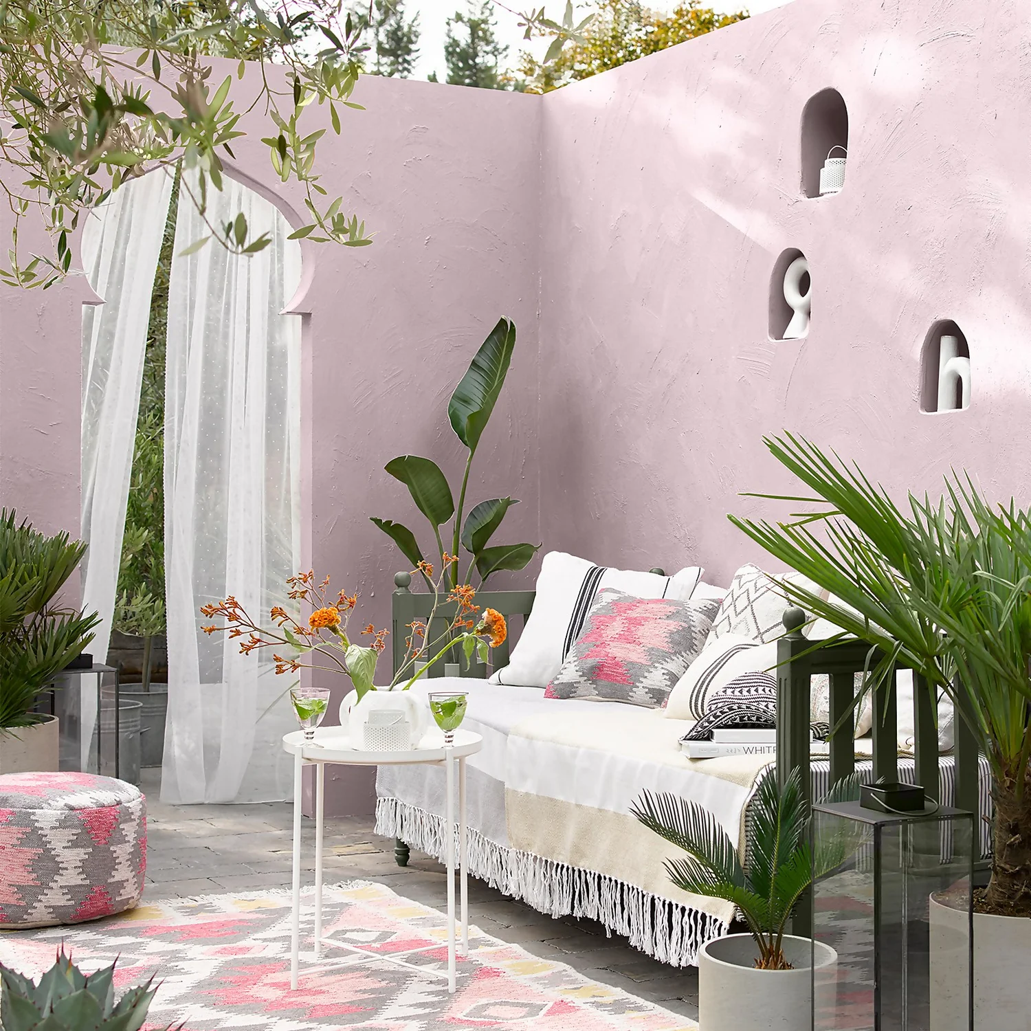 Sandtex® Ultra Smooth Masonry Paint Somerset Pink - 5L 3 Sandtex® Ultra Smooth Masonry Paint Somerset Pink - 5L - Image 3