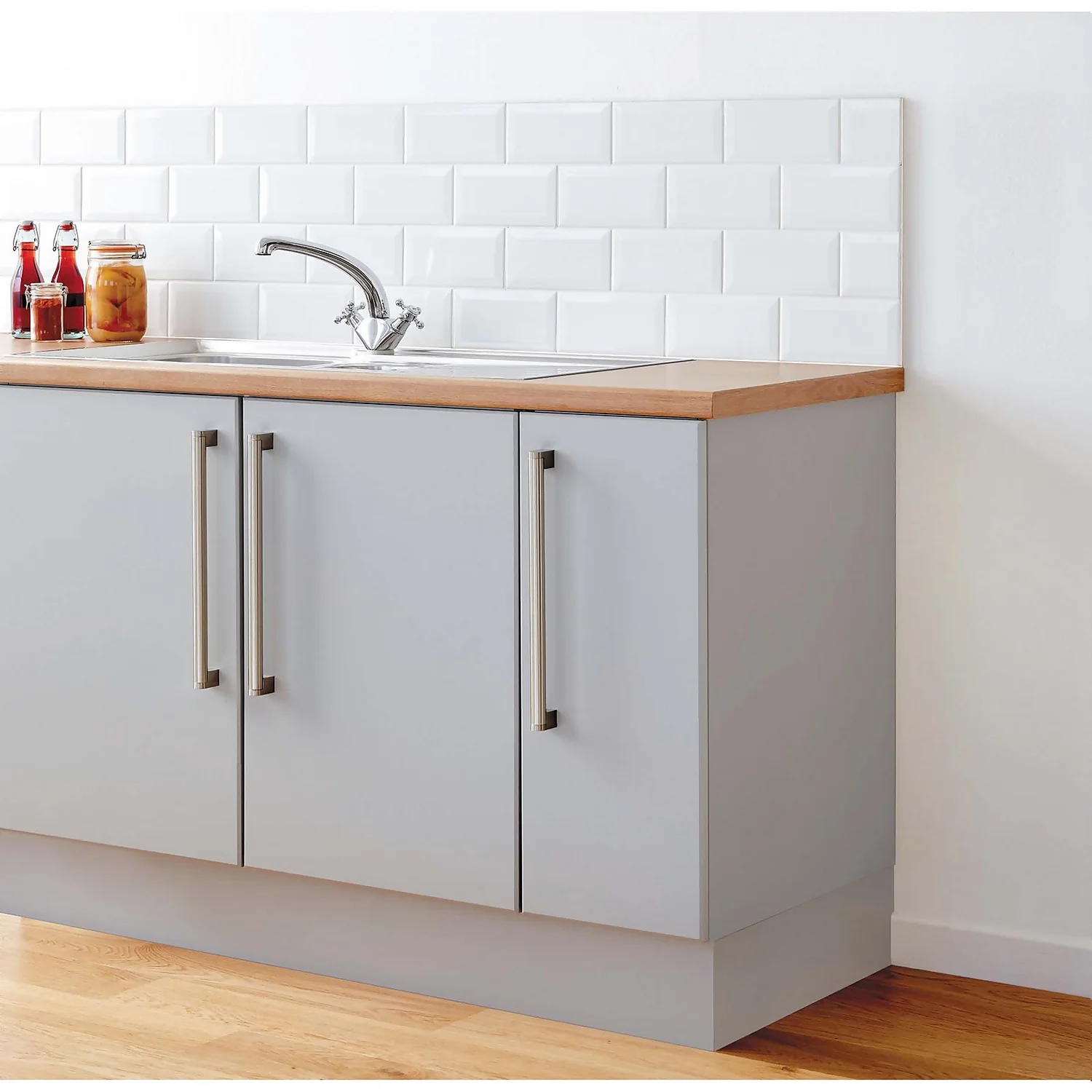 Ronseal One Coat Tile Paint White Satin - 750ml 4 Ronseal One Coat Tile Paint White Satin - 750ml - Image 4