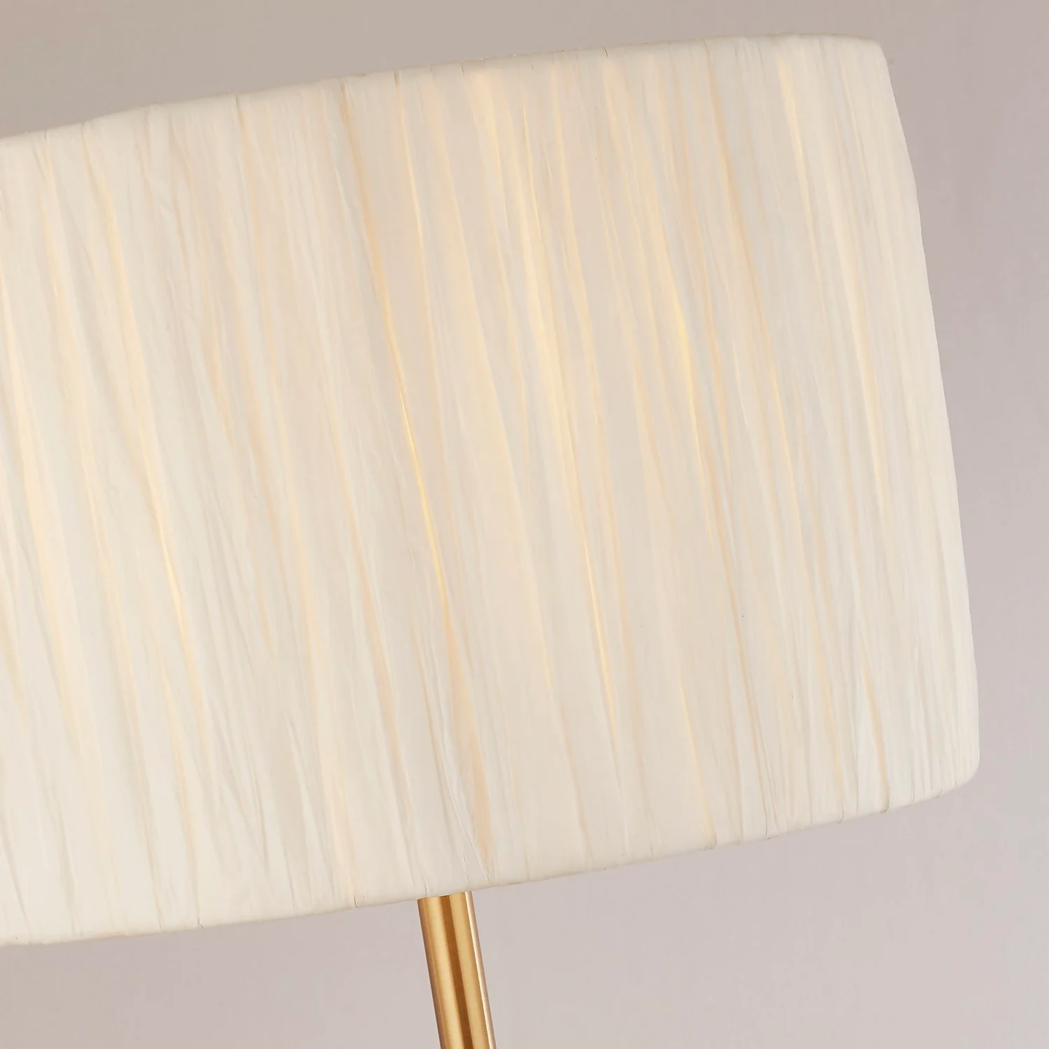 Raffia Floor Lamp - White & Gold 4 Raffia Floor Lamp - White & Gold - Image 4