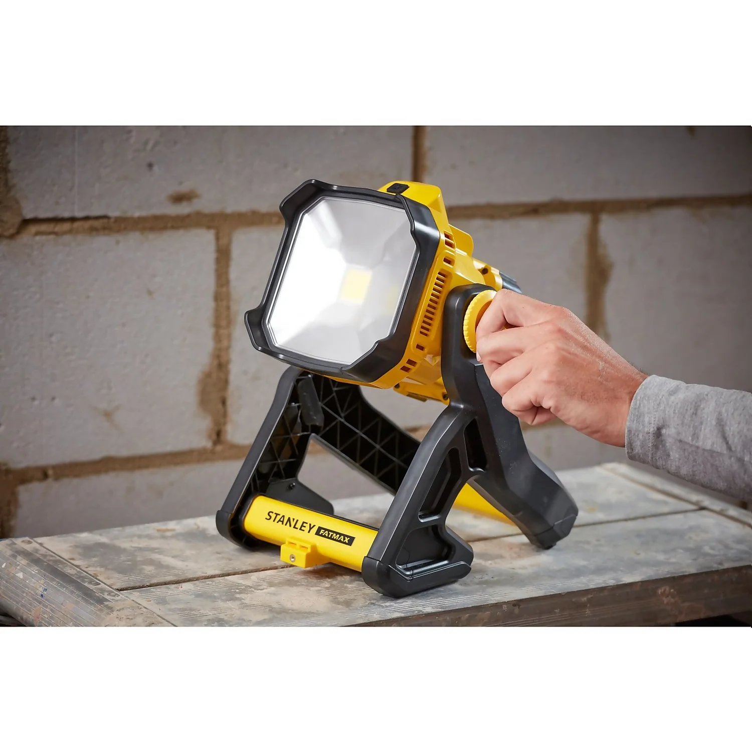 STANLEY FATMAX 18V V20 Area Light (no Battery Included) 6 STANLEY FATMAX 18V V20 Area Light (no Battery Included) - Image 6
