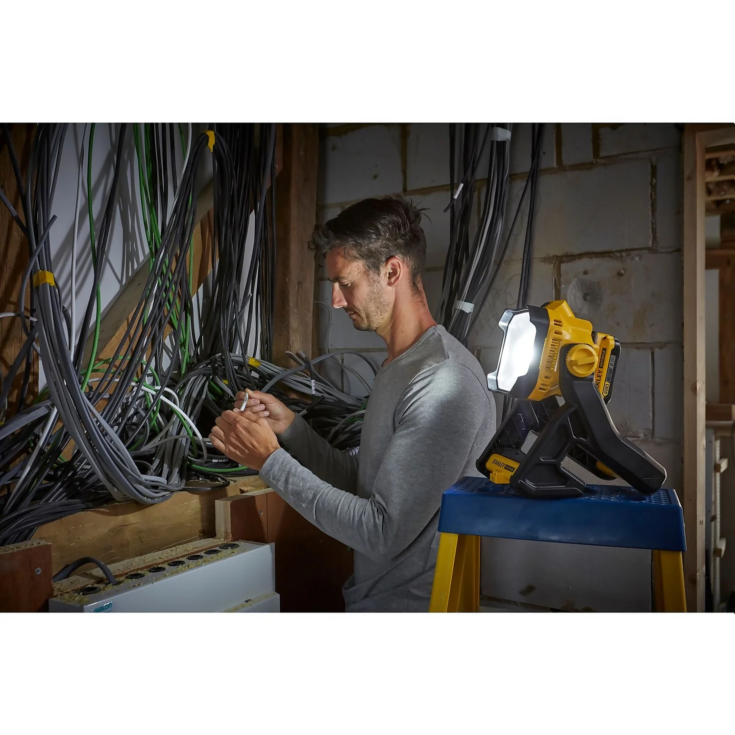 STANLEY FATMAX 18V V20 Area Light (no Battery Included) 8 STANLEY FATMAX 18V V20 Area Light (no Battery Included) - Image 8