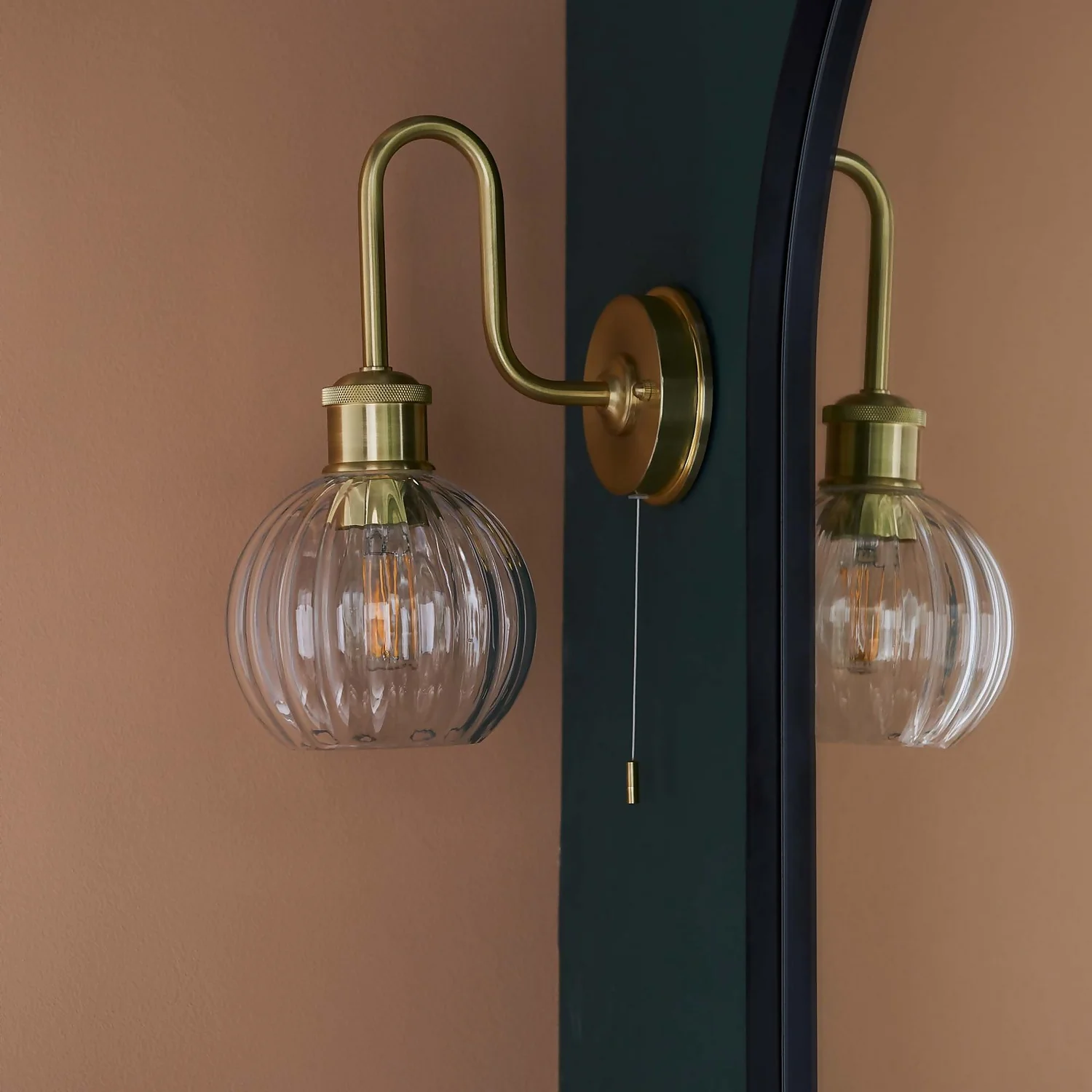 Setley Bathroom Wall Light - Brass 4 Setley Bathroom Wall Light - Brass - Image 4